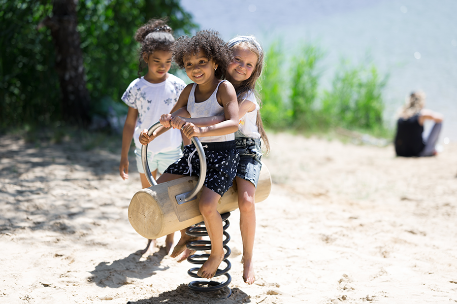 enfants plaine de jeux